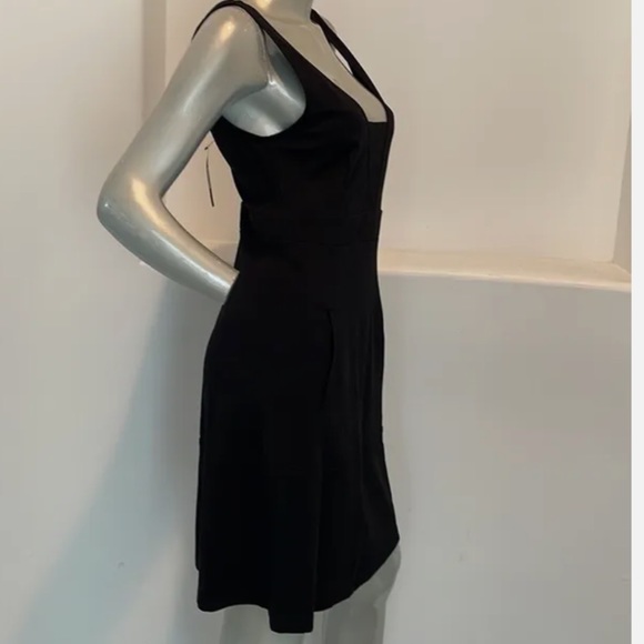 Theory  - Amika  -  Black V cut sleeveless fitted Cocktail mini dress | small - Picture 7 of 15